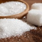 चीनी को स्लैश करने और अपने स्वास्थ्य को बढ़ाने के 10 आसान तरीके